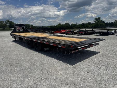 New 2026 Diamond C FMAX 212 HDT 32' Hydraulic Dovetail Equipment Trailer