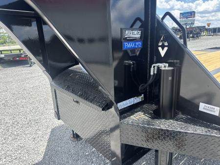 New 2026 Diamond C FMAX 212 HDT 32' Hydraulic Dovetail Equipment Trailer