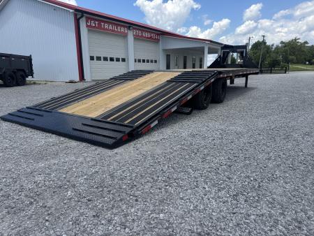 New 2026 Diamond C FMAX 212 HDT 32' Hydraulic Dovetail Equipment Trailer