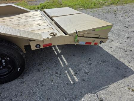 New 2026 Load Trail 102" x 22' MAX RAMPS 16k tandem Axle Carhauler EQUIPMENT TRAILER 102X22 HYDRAULIC JACKS Car Hauler
