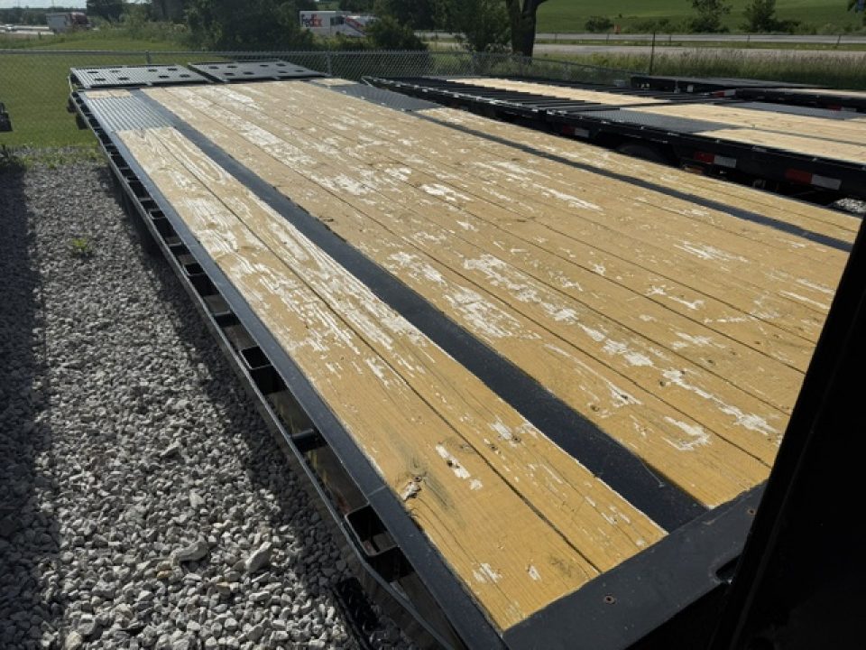 Used USED 2020 Big Tex Black 102"x20' 15.9k Gooseneck Flatbed Deckover Trailer