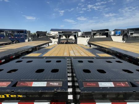 Used USED 2020 Big Tex Black 102"x20' 15.9k Gooseneck Flatbed Deckover Trailer