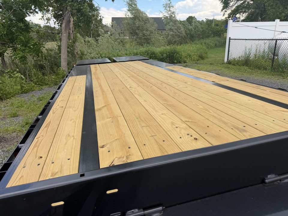 New 2026 Hillcrest Trailers 154205SBMR Deckover Trailer