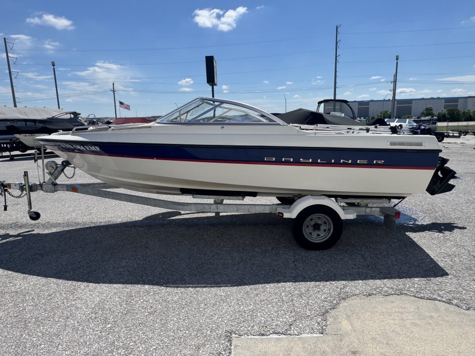 Used 2004 Bayliner Boats 195 Bowrider Boat