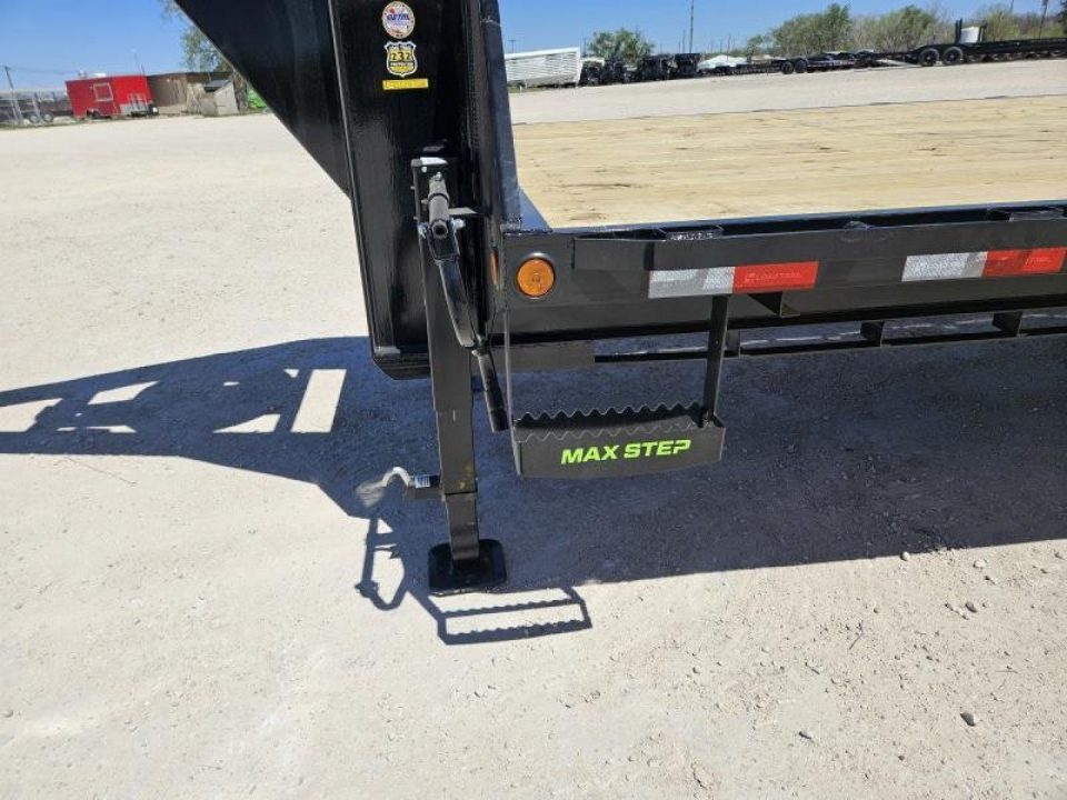 New 2026 Load Trail 25.9K GVW Gooseneck wMax Ramps and EOH Disc