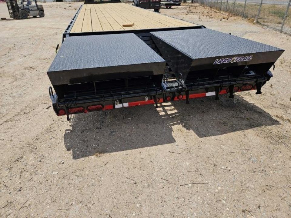 New 2026 Load Trail 25.9K GVW Gooseneck wMax Ramps and EOH Disc