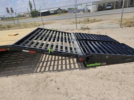 New 2026 Load Trail 25.9K GVW Gooseneck wMax Ramps and EOH Disc