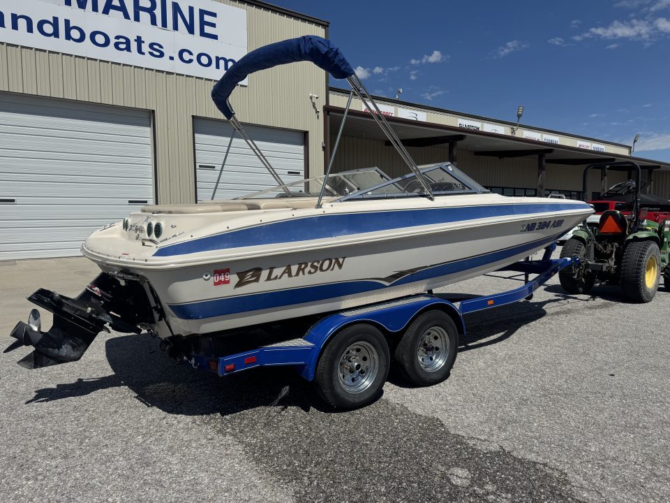 Used 2003 Larson 204 Escape Deck Boat