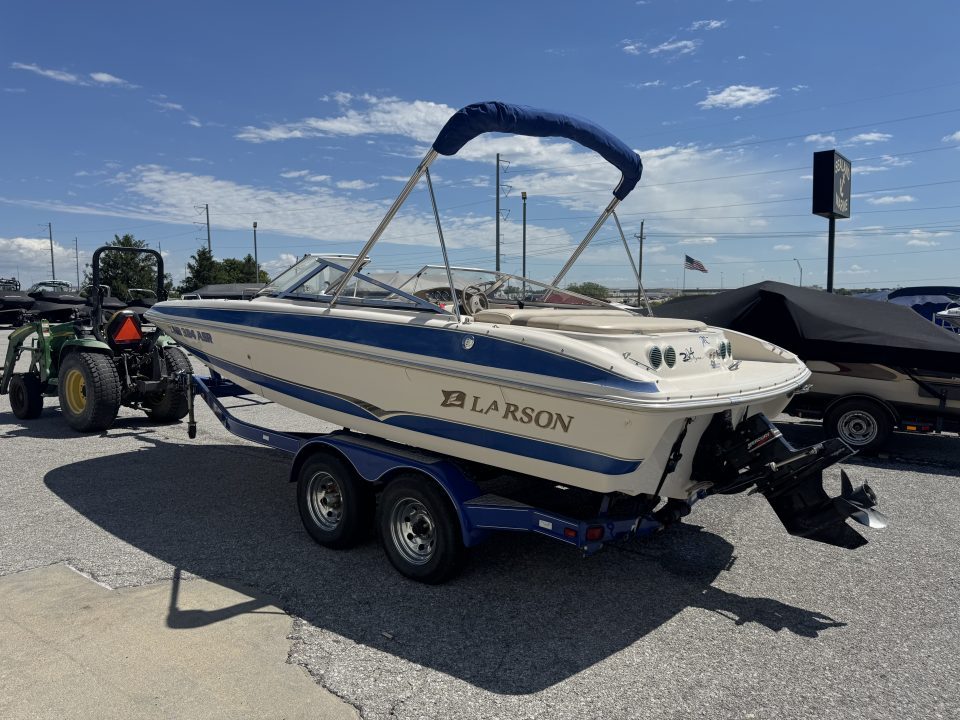 Used 2003 Larson 204 Escape Deck Boat
