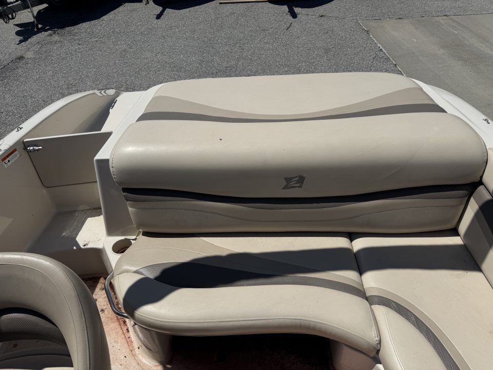 Used 2003 Larson 204 Escape Deck Boat