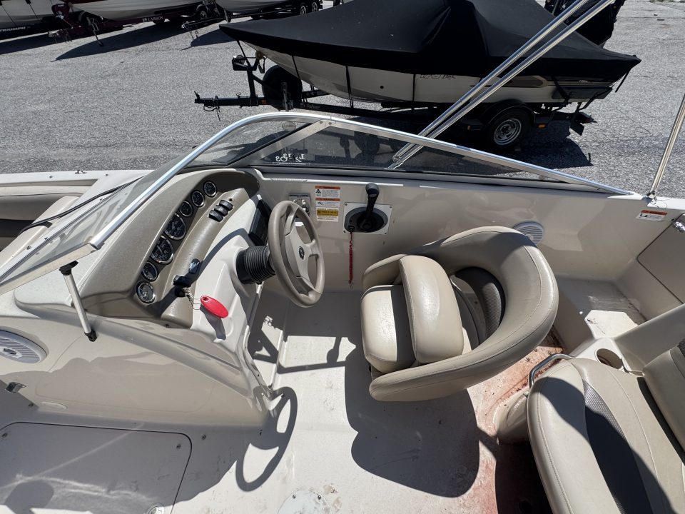 Used 2003 Larson 204 Escape Deck Boat