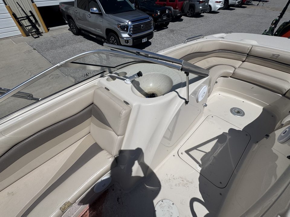 Used 2003 Larson 204 Escape Deck Boat