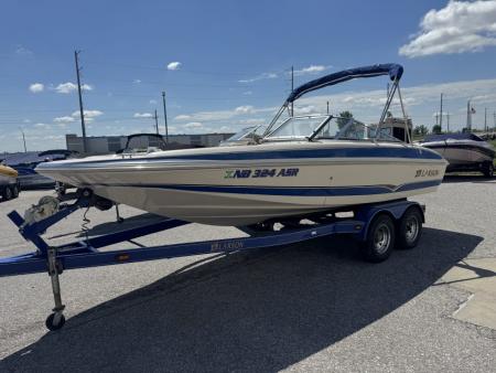 Used 2003 Larson 204 Escape Deck Boat
