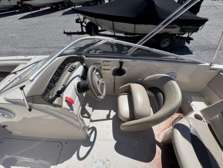 Used 2003 Larson 204 Escape Deck Boat