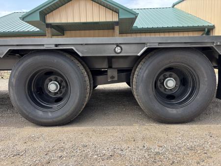 New 2027 MAXX-D LKX 102x30 Flatbed Trailer