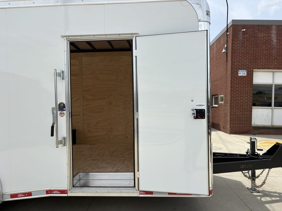 New 2026 United Trailers 8.5X20 UXT COMMERCIAL Cargo / Enclosed Trailer