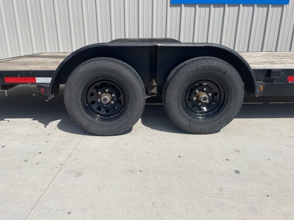 Used 2022 LONGHORN 83X20 CAR HAULER, WOOD FLOOR, (2) TANDEM 5200lb AXLES