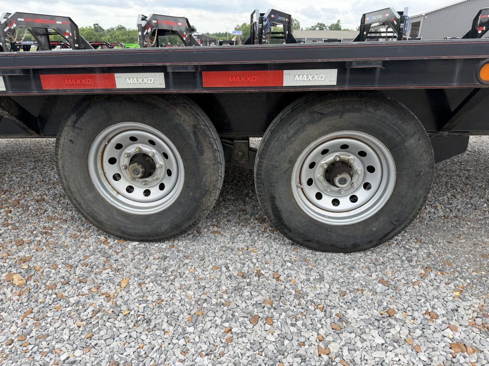 Used 2017 MAXX-D 102"X25' 14K GVWR Gooseneck Flatbed Trailer