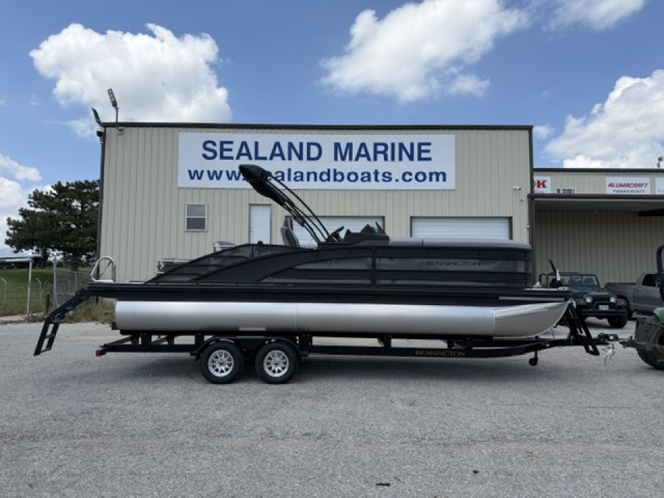 New 2026 Bennington 23 RSB TRITOON Pontoon Boat