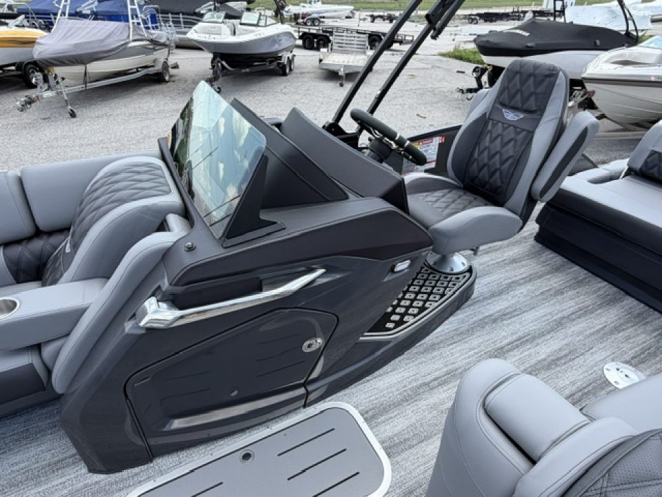 New 2026 Bennington 23 RSB TRITOON Pontoon Boat