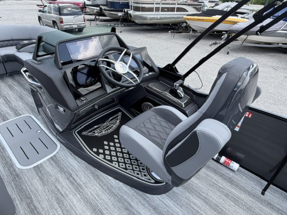 New 2026 Bennington 23 RSB TRITOON Pontoon Boat