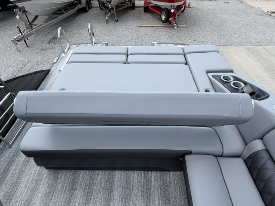 New 2026 Bennington 23 RSB TRITOON Pontoon Boat