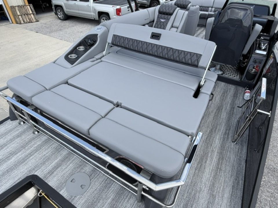 New 2026 Bennington 23 RSB TRITOON Pontoon Boat