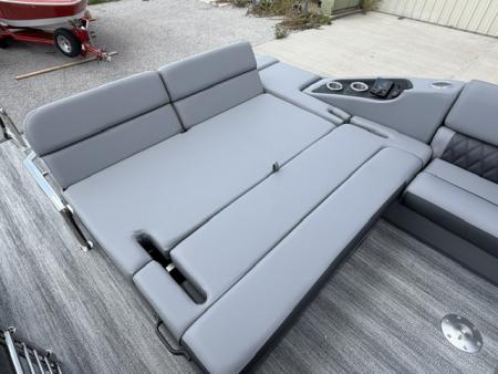 New 2026 Bennington 23 RSB TRITOON Pontoon Boat