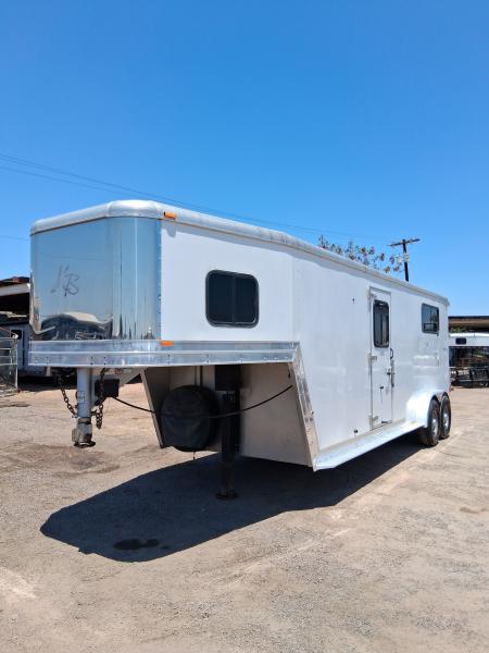 Used 2004 Kiefer Manufacturing 2+1 GOOSENECK Horse Trailer