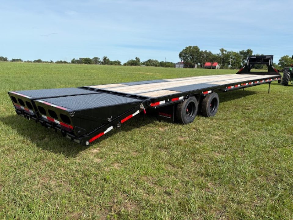 New 2026 MAXX-D 102x40 Tandem 25.9K GN Flatbed Trailer W/ Hydro Jacks & Max Ramps