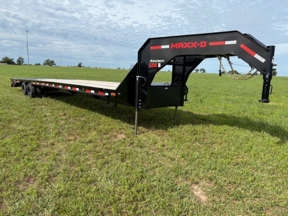 New 2026 MAXX-D 102x40 Tandem 25.9K GN Flatbed Trailer W/ Hydro Jacks & Max Ramps