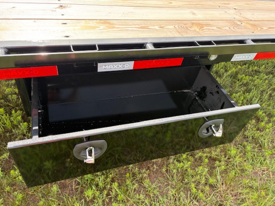 New 2026 MAXX-D 102x40 Tandem 25.9K GN Flatbed Trailer W/ Hydro Jacks & Max Ramps