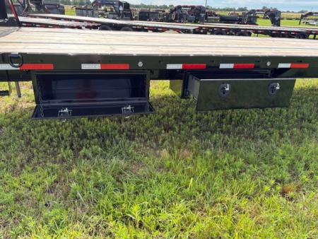 New 2026 MAXX-D 102x40 Tandem 25.9K GN Flatbed Trailer W/ Hydro Jacks & Max Ramps