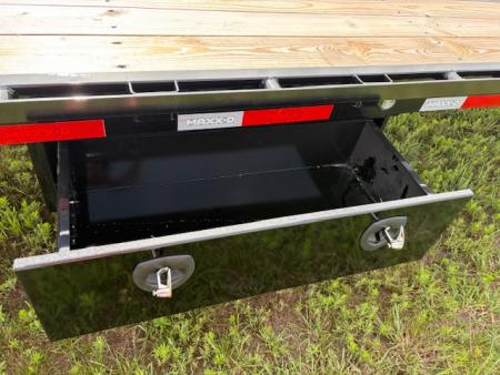 New 2026 MAXX-D 102x40 Tandem 25.9K GN Flatbed Trailer W/ Hydro Jacks & Max Ramps