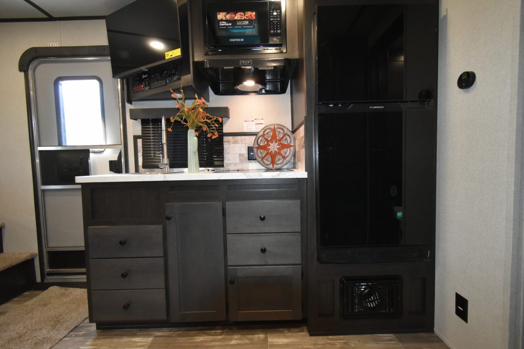 New 2027 Bison Trailers Bison Silverado Horse Trailer