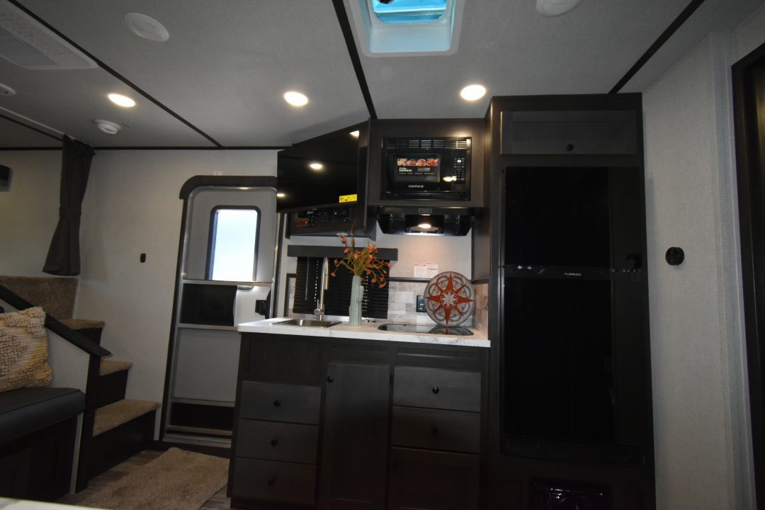 New 2027 Bison Trailers Bison Silverado Horse Trailer
