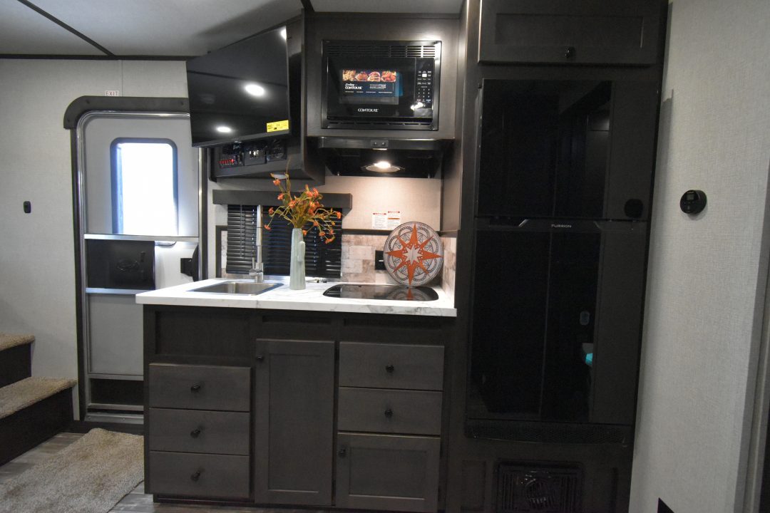 New 2027 Bison Trailers Bison Silverado Horse Trailer