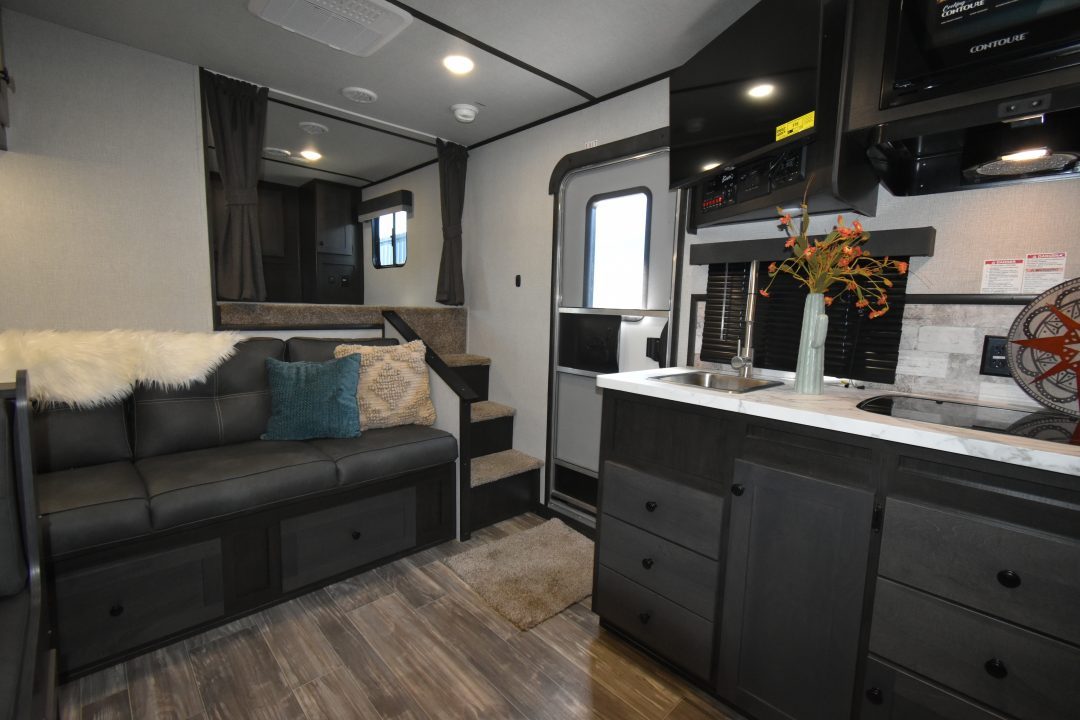 New 2027 Bison Trailers Bison Silverado Horse Trailer