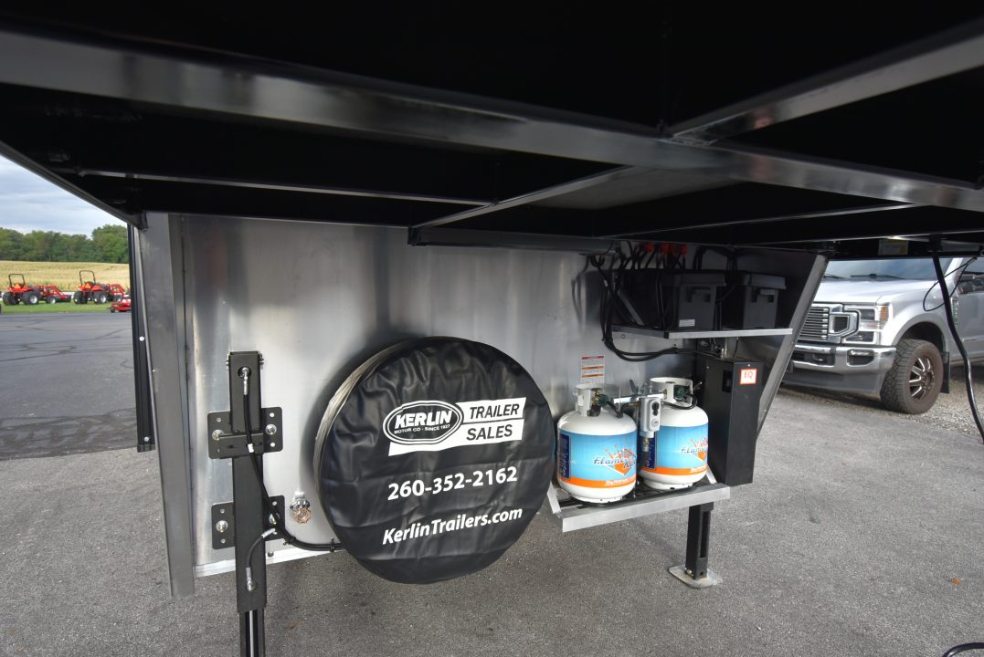 New 2027 Bison Trailers Silverado 8313 Horse Trailer