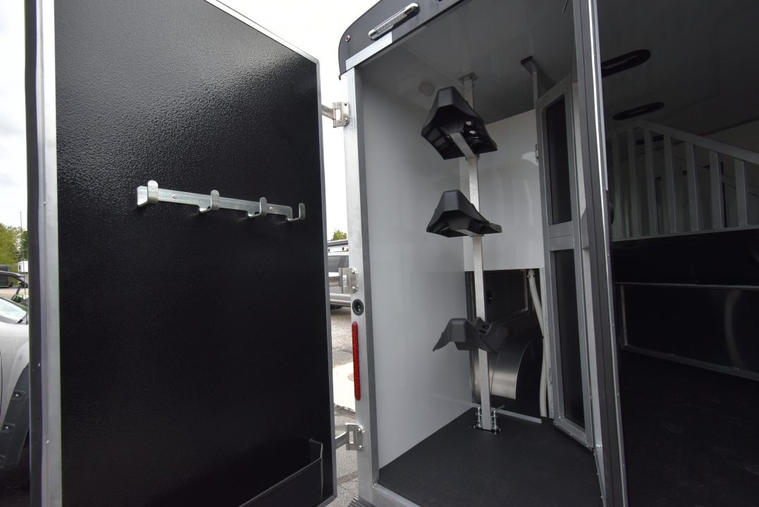 New 2027 Bison Trailers Silverado 8313 Horse Trailer