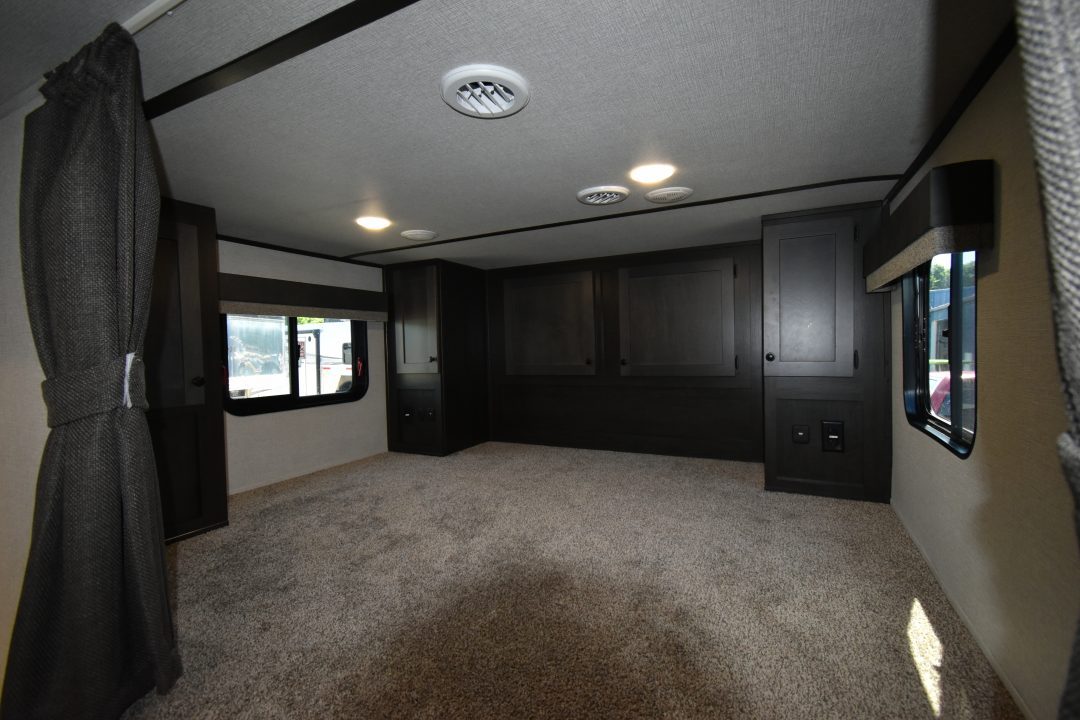 New 2027 Bison Trailers Bison Silverado Horse Trailer