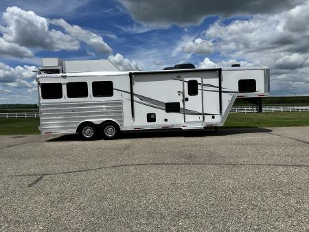 Used 2023 Merhow Trailers 3H LQ Horse Trailer