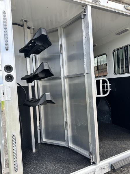 Used 2023 Merhow Trailers 3H LQ Horse Trailer