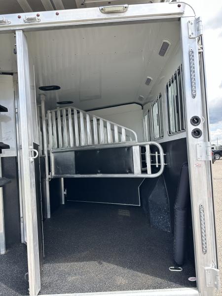 Used 2023 Merhow Trailers 3H LQ Horse Trailer