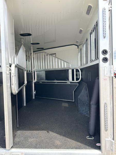 Used 2023 Merhow Trailers 3H LQ Horse Trailer
