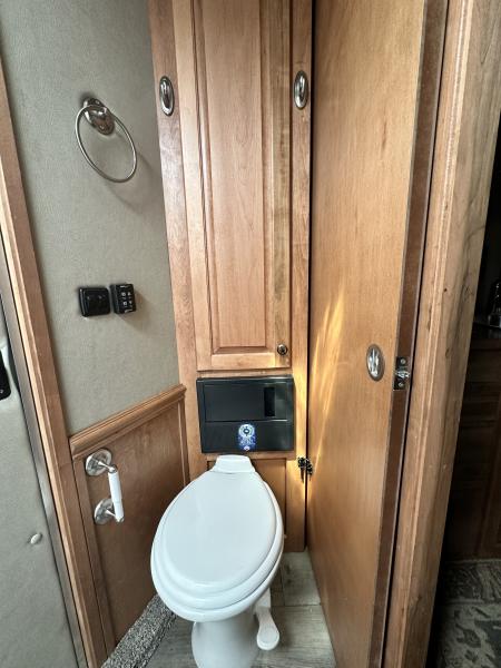 Used 2023 Merhow Trailers 3H LQ Horse Trailer