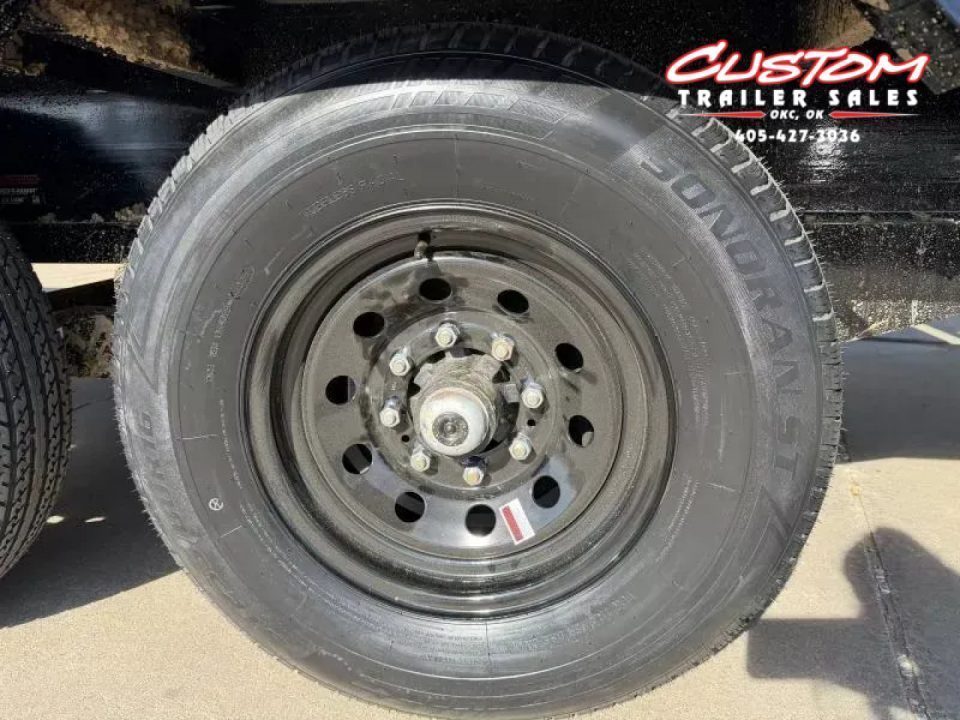 New #388805 2027 LOAD TRAIL GP 32 X 102 TANDEM AXLE LOW-PRO 14K GOOSENECK TRAILER W/ MAX RAMPS