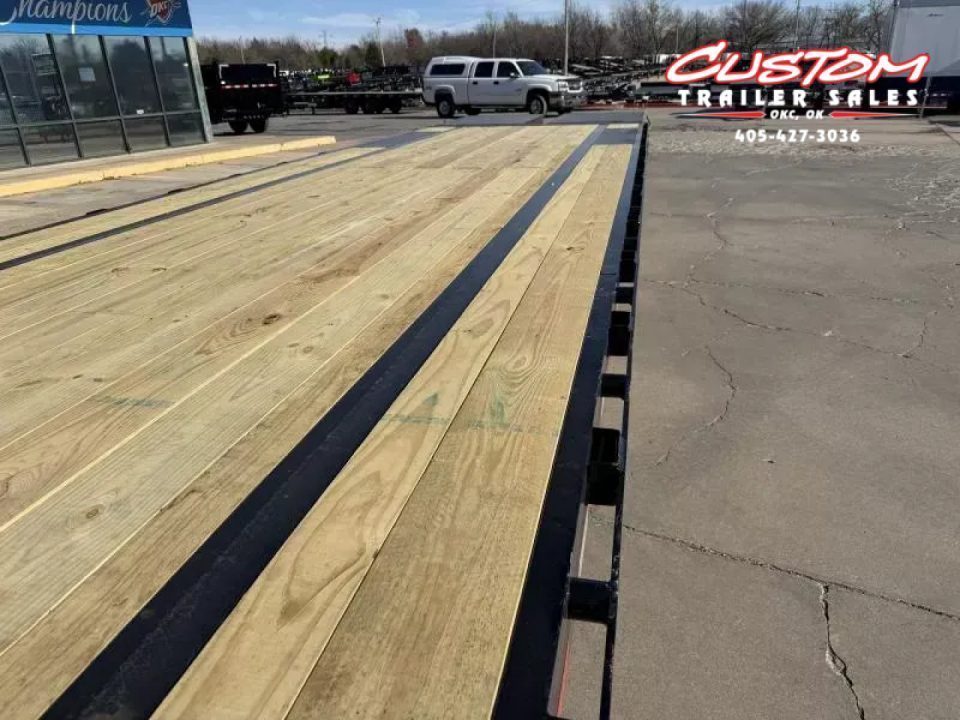 New #388805 2027 LOAD TRAIL GP 32 X 102 TANDEM AXLE LOW-PRO 14K GOOSENECK TRAILER W/ MAX RAMPS