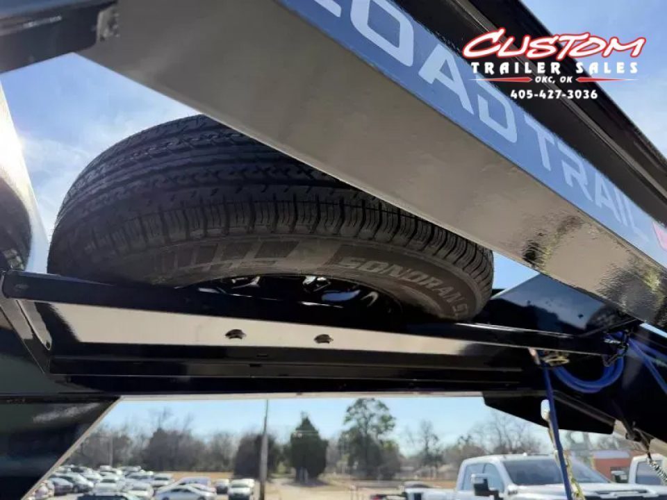 New #388805 2027 LOAD TRAIL GP 32 X 102 TANDEM AXLE LOW-PRO 14K GOOSENECK TRAILER W/ MAX RAMPS