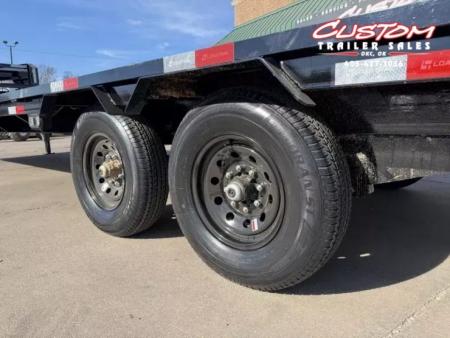 New #388805 2027 LOAD TRAIL GP 32 X 102 TANDEM AXLE LOW-PRO 14K GOOSENECK TRAILER W/ MAX RAMPS